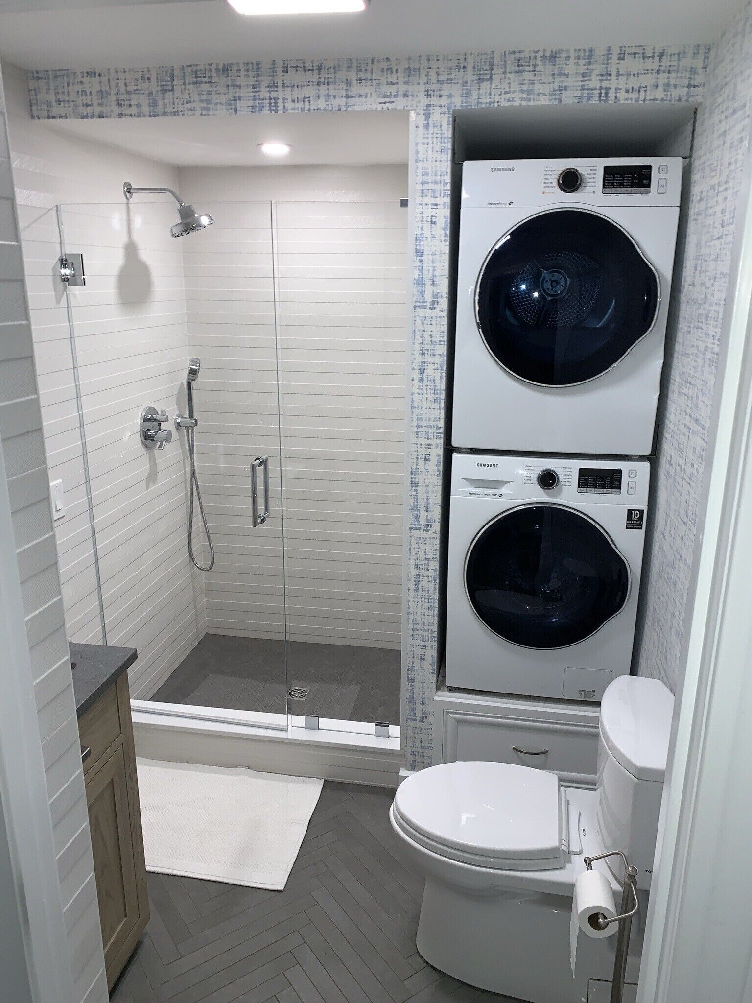 1st floor brand new renovated Bathroom/Shower/Washer/Dryer
